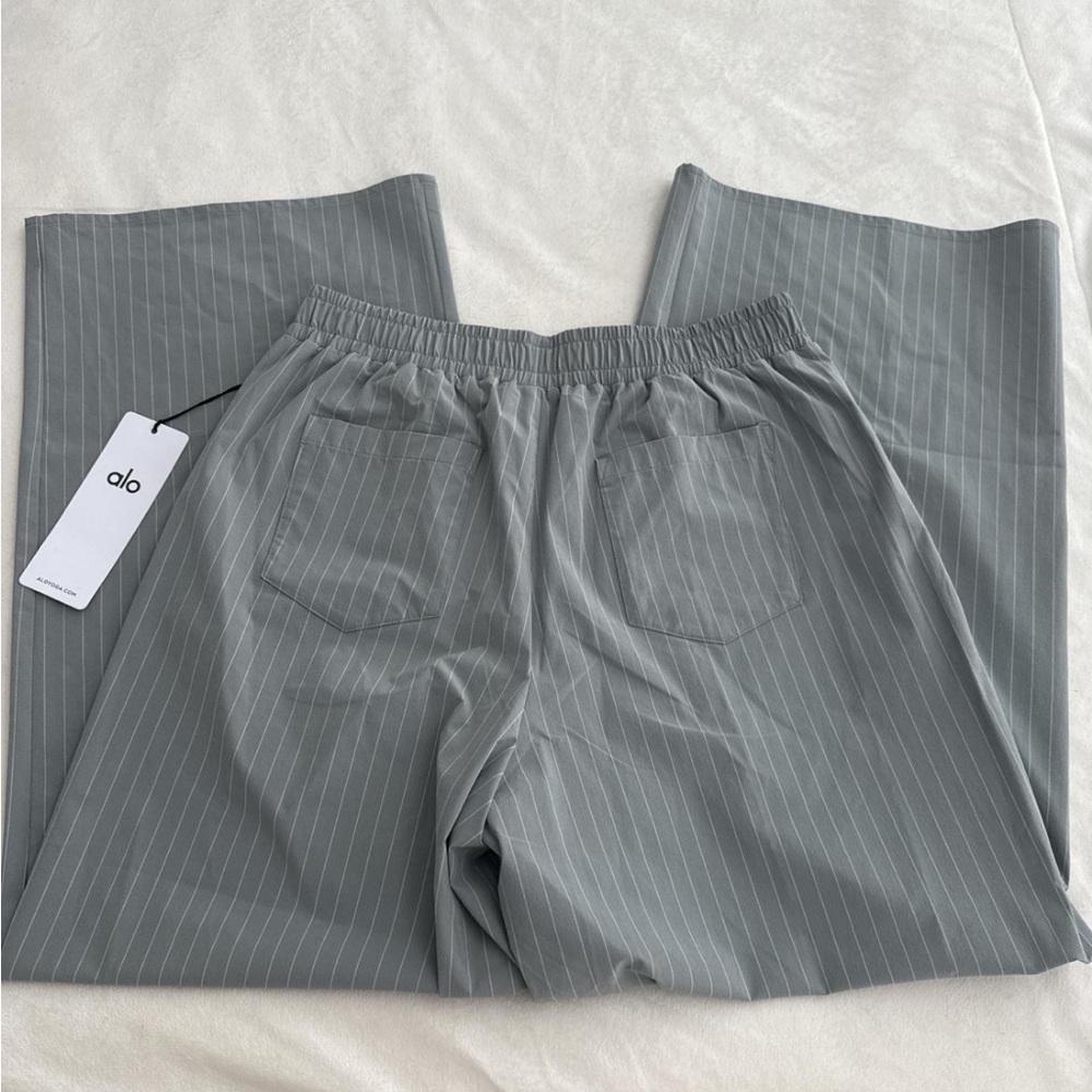 ALO Yoga Women’s Gray Striped Dress Pants - Picture 7 of 8